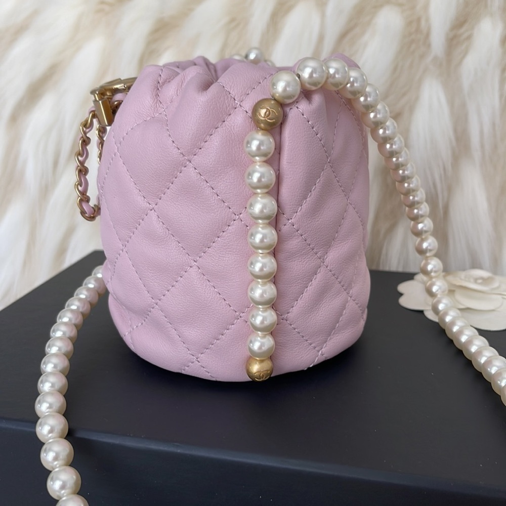 CHANEL Authentic 100% Luxurious Lamb leather bag - Picture 8 of 16